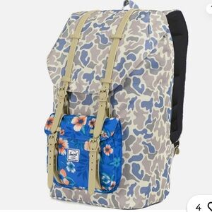 HERCHEL Little America Camo
Camo Backpack like new
pre owend
some small sign o